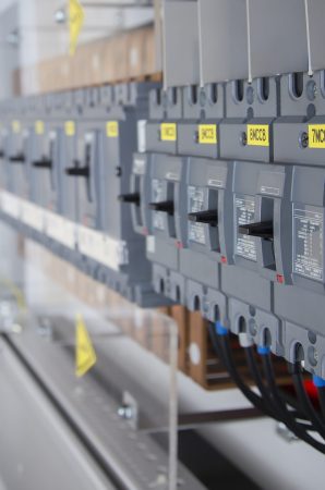 quadro-de-distribuicao-de-tensao-com-disjuntores